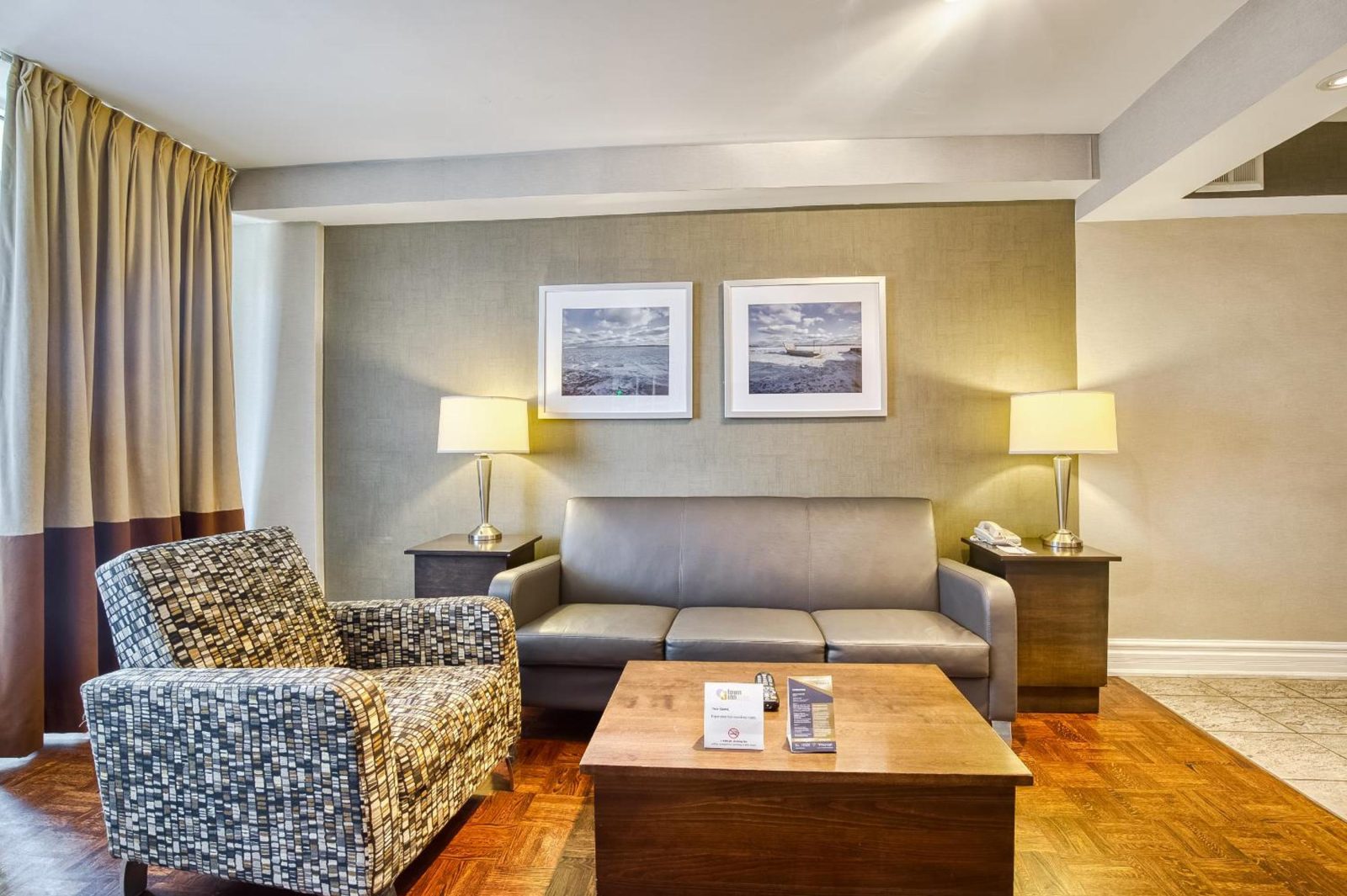 Town Inn Suites Hotel — photo 7