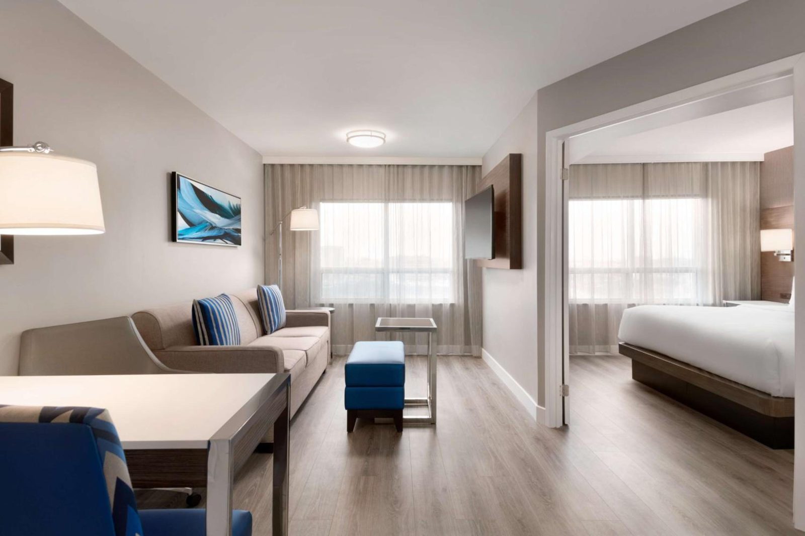 Embassy Suites By Hilton Toronto Airport — photo 4