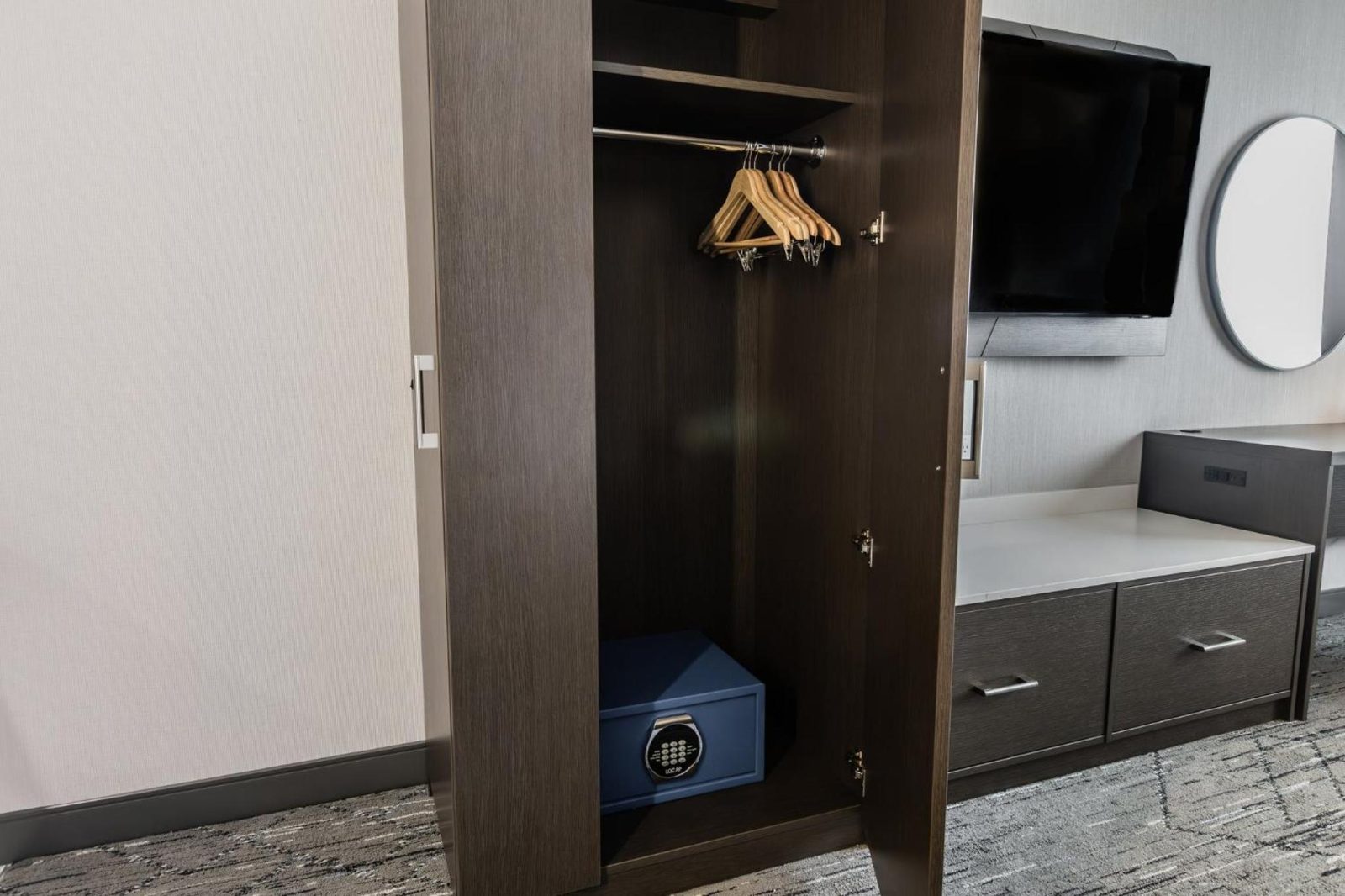 Holiday Inn Express & Suites Toronto Airport South by IHG — photo 4
